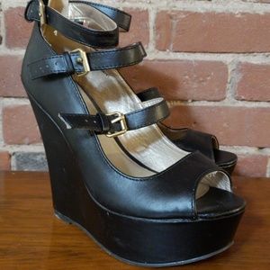 Black wedge heels